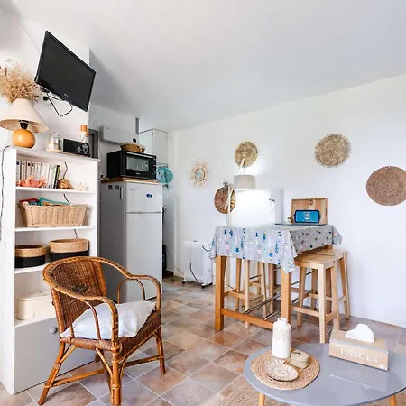 T2 Avec Balcon, Parking Prive, Petit Animal Admis - Fr-1-409-266 * Fleury (Aude)